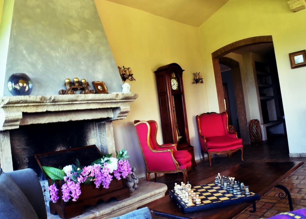La Cavetta Country House เตรวินญาโน โรมาโน ภายนอก รูปภาพ