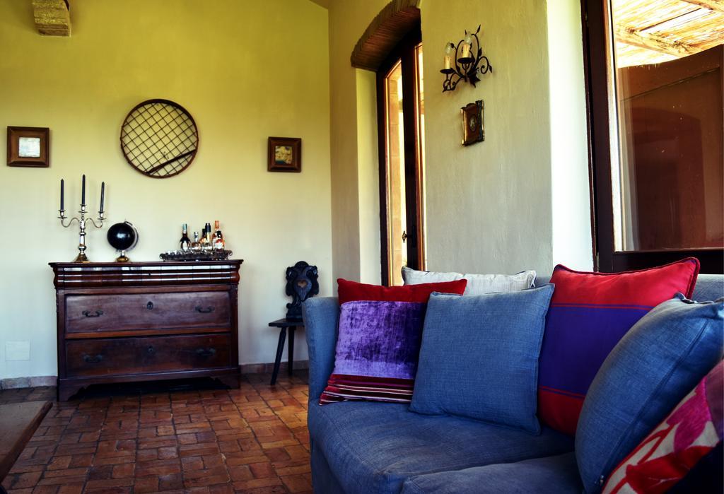 La Cavetta Country House เตรวินญาโน โรมาโน ภายนอก รูปภาพ