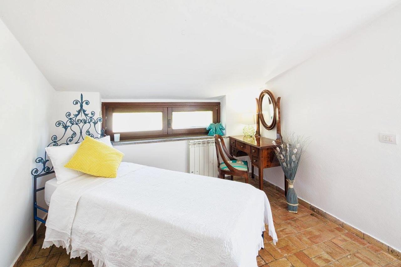 La Cavetta Country House เตรวินญาโน โรมาโน ภายนอก รูปภาพ