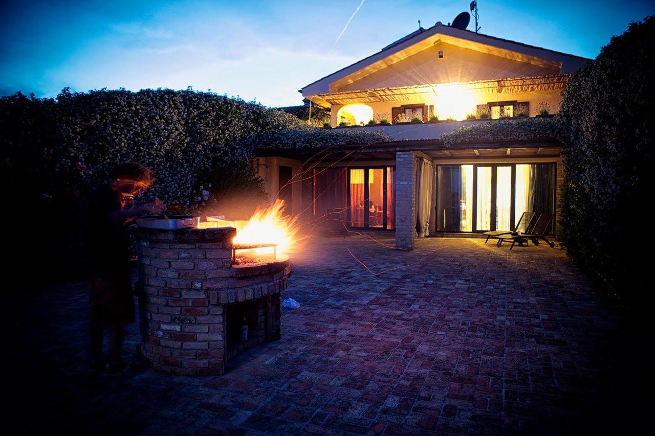 La Cavetta Country House เตรวินญาโน โรมาโน ภายนอก รูปภาพ