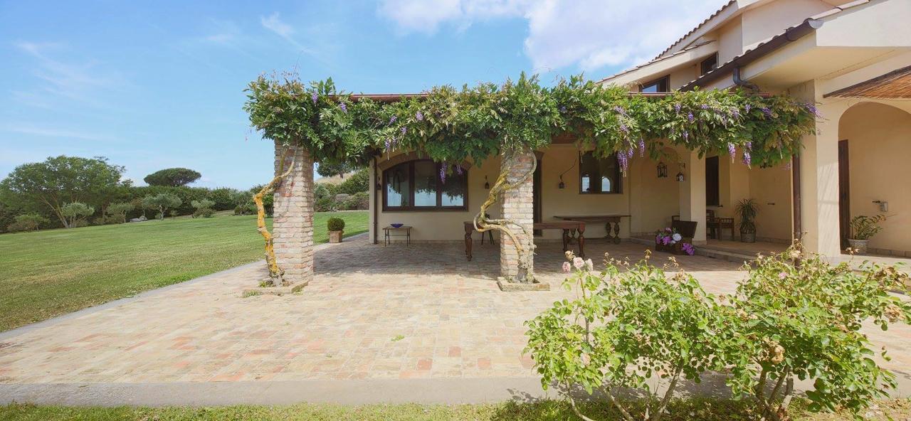 La Cavetta Country House เตรวินญาโน โรมาโน ภายนอก รูปภาพ